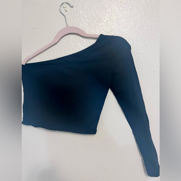 SOLD Abercrombie one-shoulder black top - Picture 3 of 4